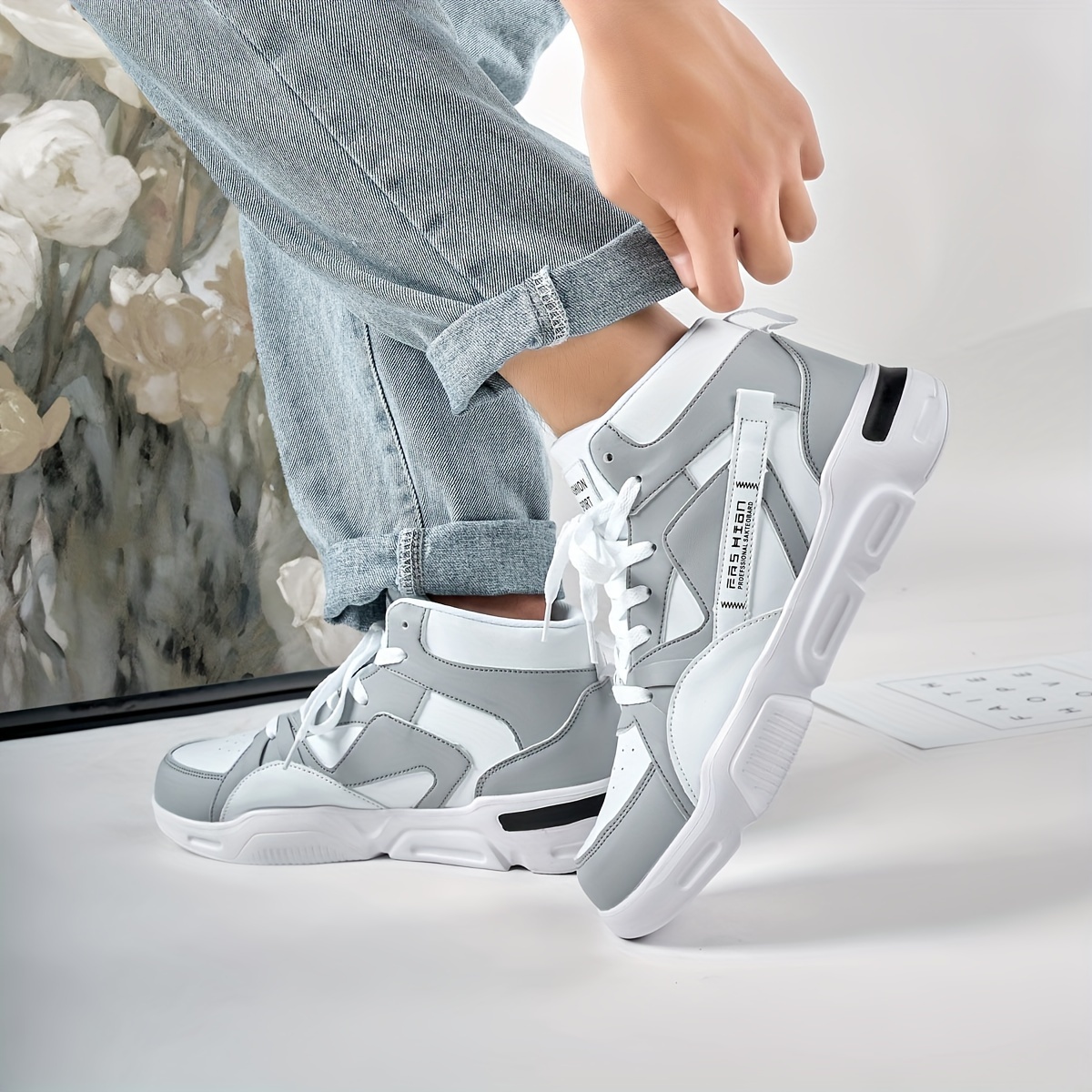 New Men's Letter Pattern Two-color Laces Design Contrast Color Lightweight Casual High-top Ice Skating Shoes