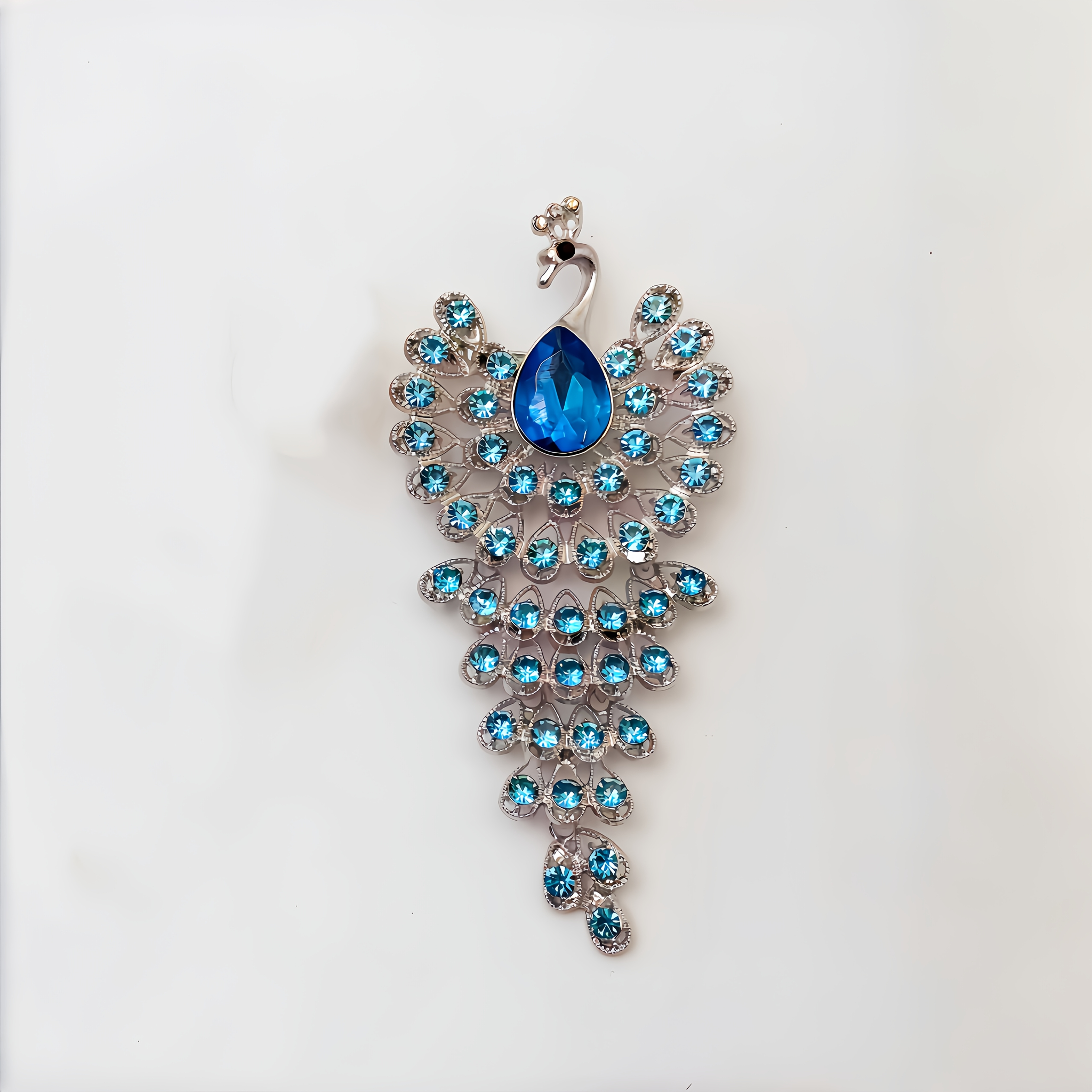 TEMU 1pc - Broche de Real con Diamantes de Color Estilo Retro Largo, Doradas Huecas con de Agua Coloridas y Broche de Piedra Principal Verde, Regalo