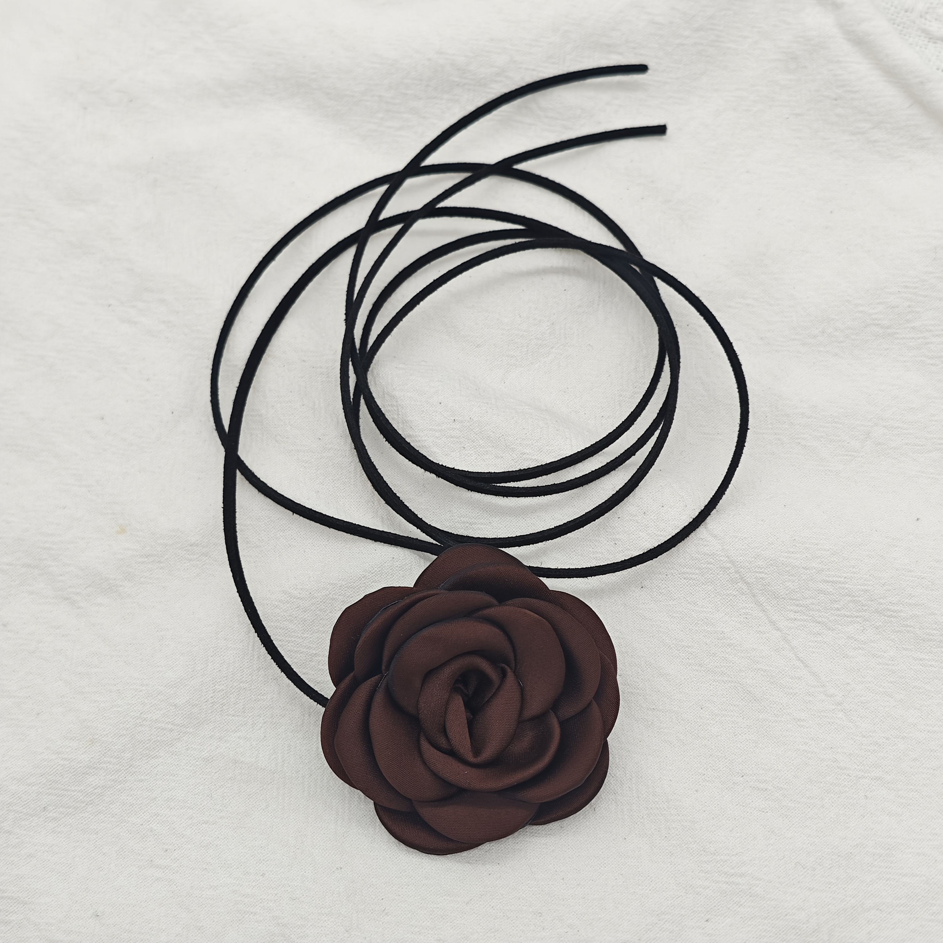 TEMU Collier Ras du Cou Gothique avec de Rose, Collier Corde Réglable Mode pour Femme, Bijou de Soirée