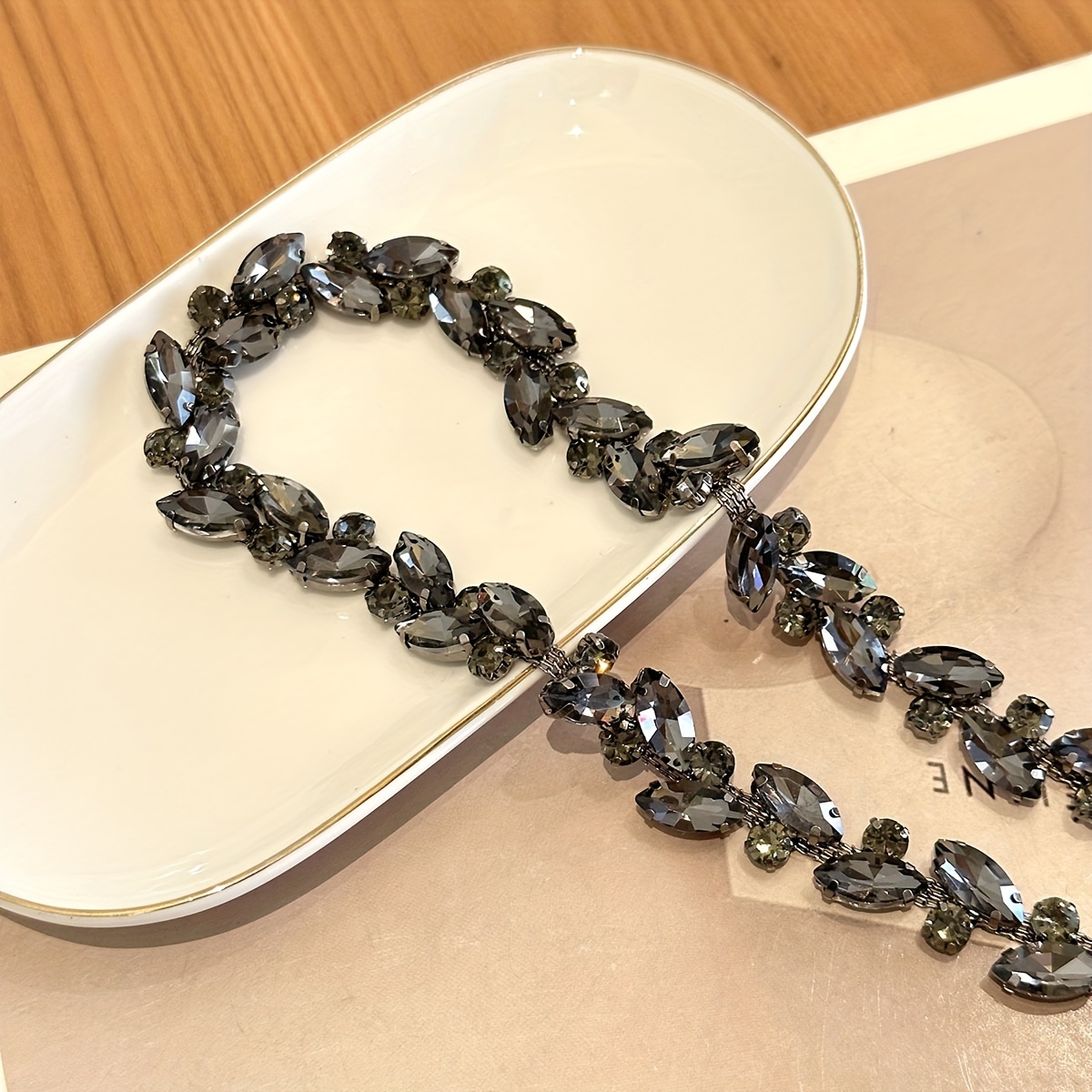 E-shop 1 30cm Schwarze Glas-Strasskette – Große Blütenförmige Perlen mit Breiter 1,5cm Cup-Kette für DIY-Kleidung, , Schuhe & Kleidungsdekoration –