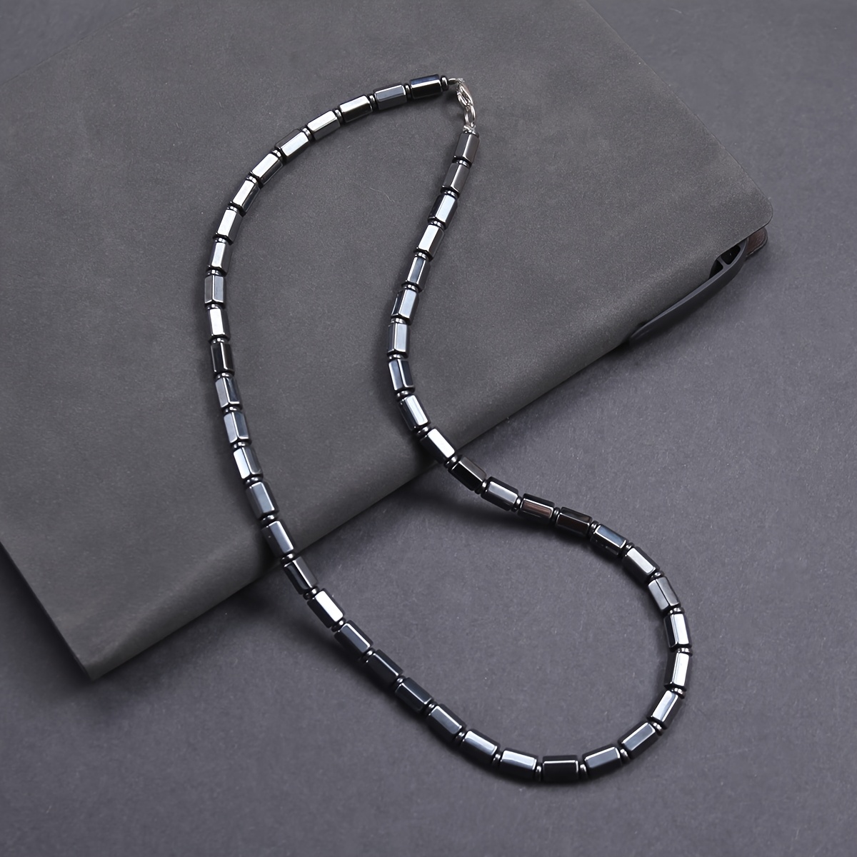 collier de perles en     noire pour hommes et femmes -   minimalistes avec accents, bijou élégant de     et   pour la saint-valentin,   des mères, thanksgiving - collier   toute lannée, bijoux perlés, accessoire de fête Détails du produit 0