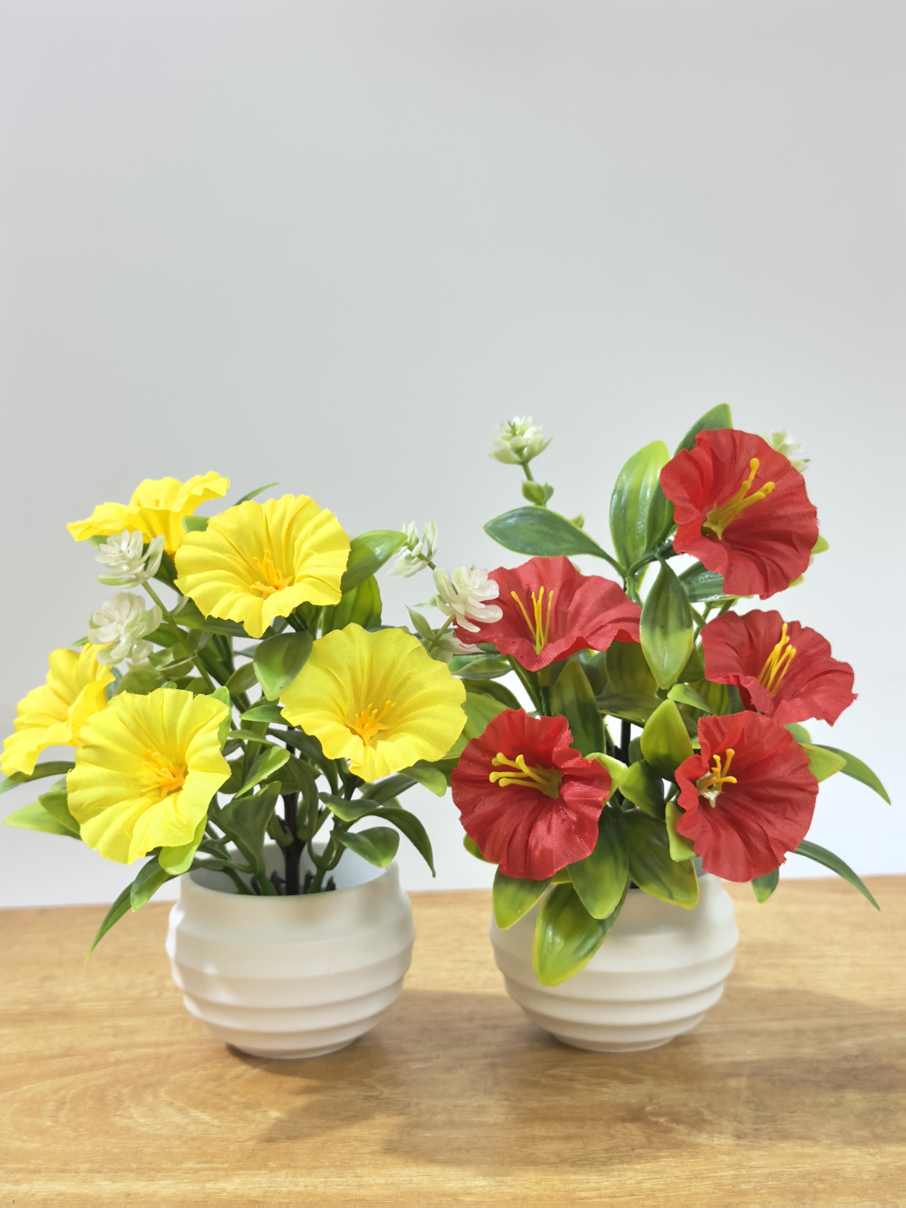 1/6 Set Morning Glory Flower with Pot, Elegant Mini 5 Artificial Flowers Artificial Green Plant Potted Art, Suitable for Home, Hotel And Garden Decoration Tabletop Overall Height 16Cm Small Ornaments (Note: Pictures Appear Large