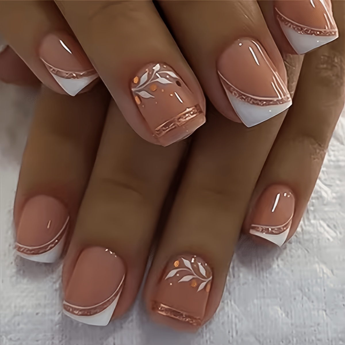 TEMU 24pcs Nouveaux Courts Carrés Femmes Brillants Rose Doré Blanc Rayé Feuille - Patchs d'ongles naturels, avec un Ensemble d'outils d'art d'ongles