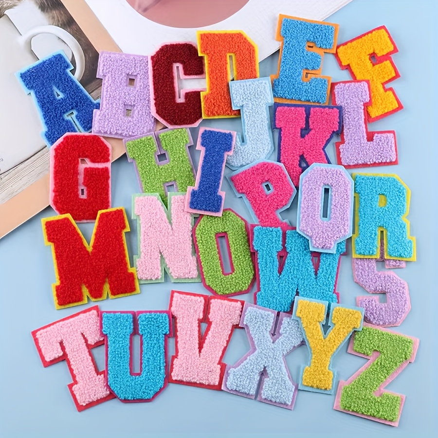 E-shop 26-teilige gemischte Farben Alphabet Handtuch Stickerei Patches, A-Z Buchstaben bestickte Stoffpatches für Kleidungsdekoration,