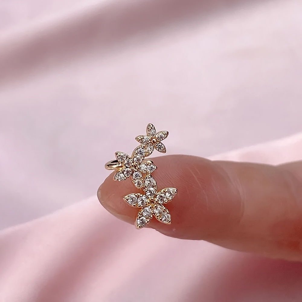 TEMU 1pc Exquisito Clip de Oreja de Flor de Zirconia Sintética con Incrustaciones de Cobre , Pequeño y Delicado, Joyería para Orejas Sin Perforación,