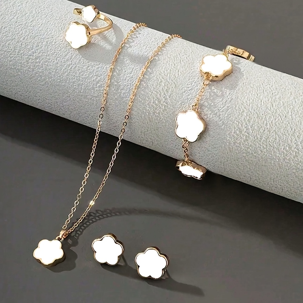 5pcs Jewelry Set Lucky Clover Bracelet, Necklace, Earrings, Necklace and Ring Jewelry Set Suitable for daily wear as a gift for friends
