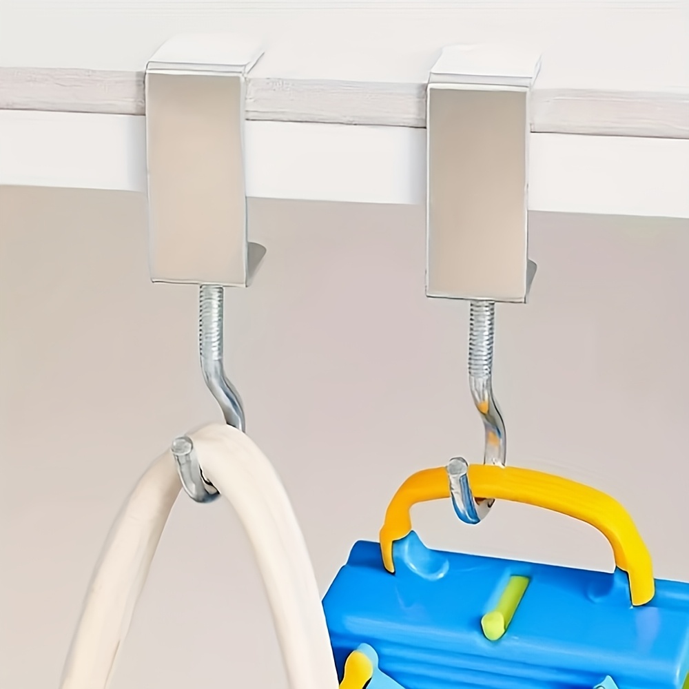 Un gancho plateado ajustable para mochilas, perfecto para muebles y escritorios de dormitorio, diseñado específicamente para colgar bolsos, ganchos utilitarios