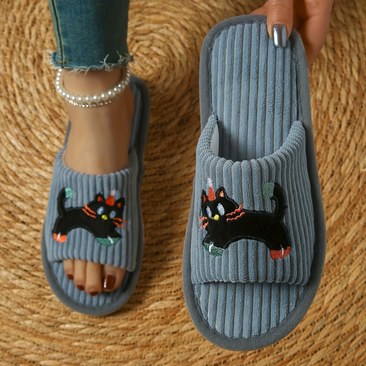 Women's Simple and Cute Lively Striped Home Slip-On Slippers with Cat Design, Comfortable for Both Men and Women
