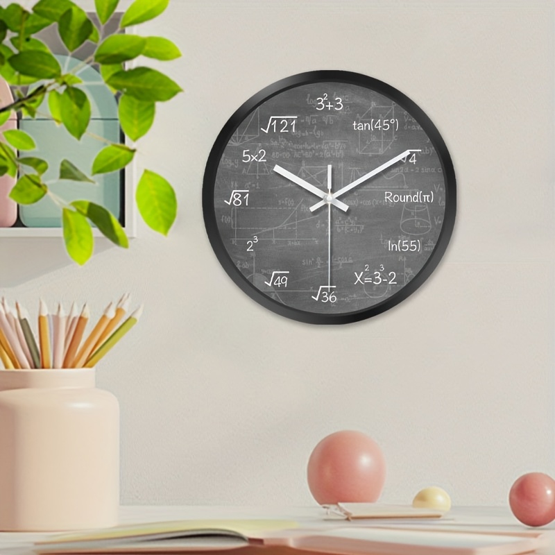 reloj de pared moderno con fórmulas matemáticas, pulgadas