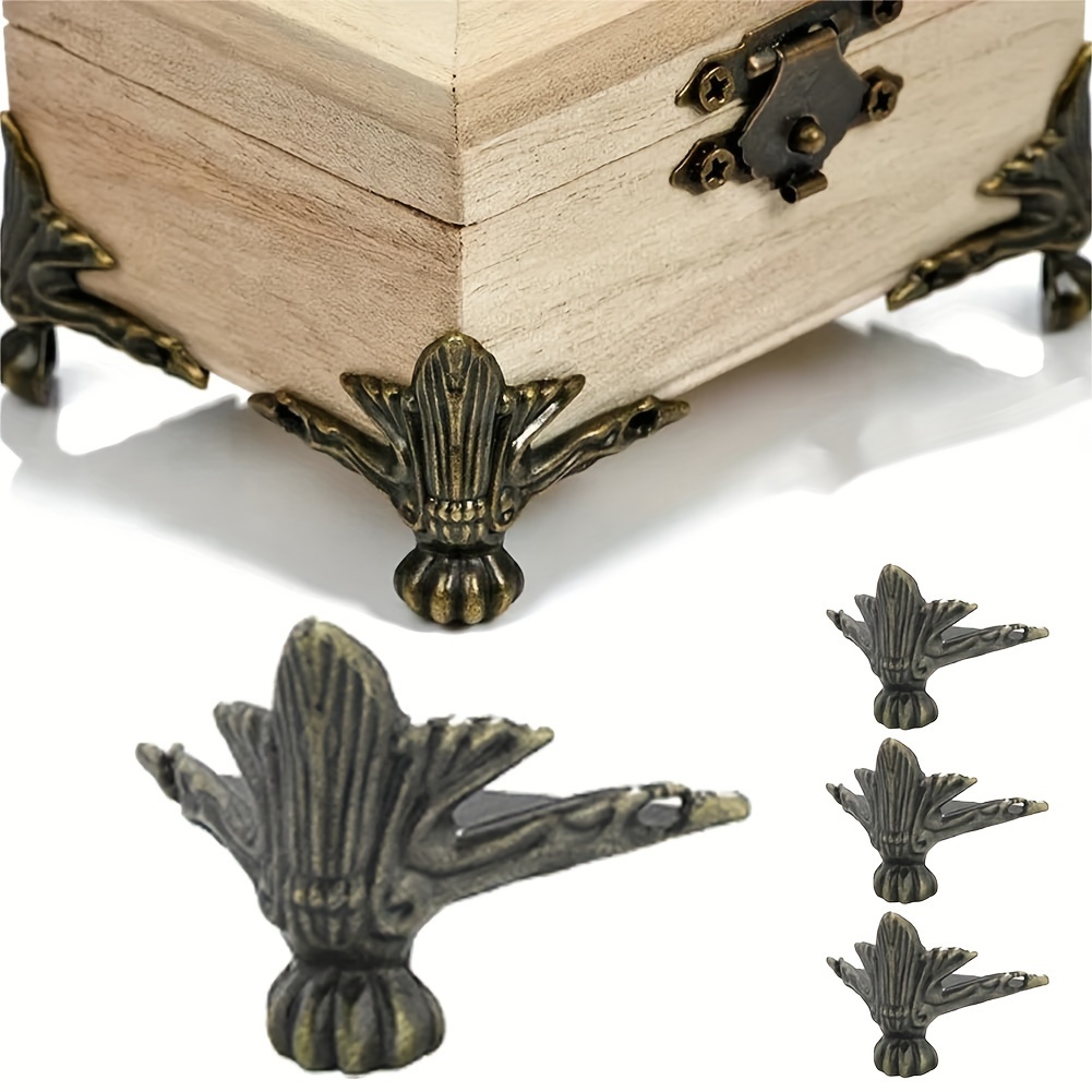 

A Set Of 4 Antique-style Brass Jewelry Boxes With Decorative Legs, Including 5 Brass Corner Protectors And Brackets.