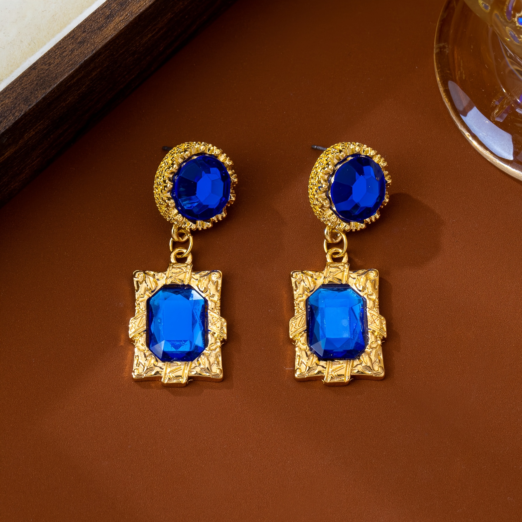 Women's Retro Relief Dangle Earrings, Square Round