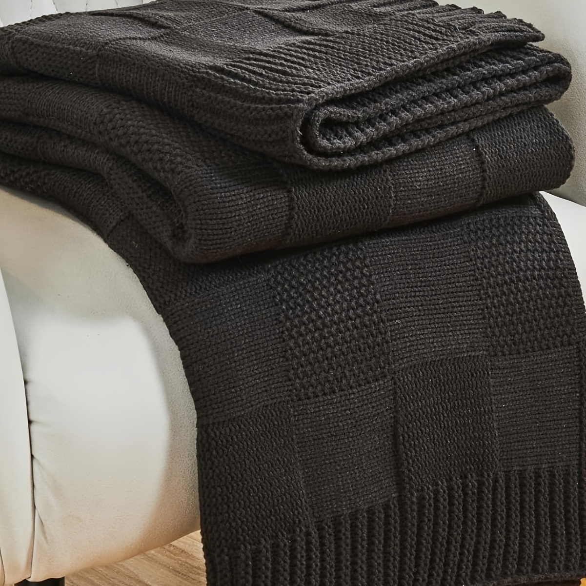 Nordic Blanket - Cozy Grid Soft Warm All-Season Couch Bedspread Suitable for Office, Camping & Sofa - Multi-Use Washable Bed Cover