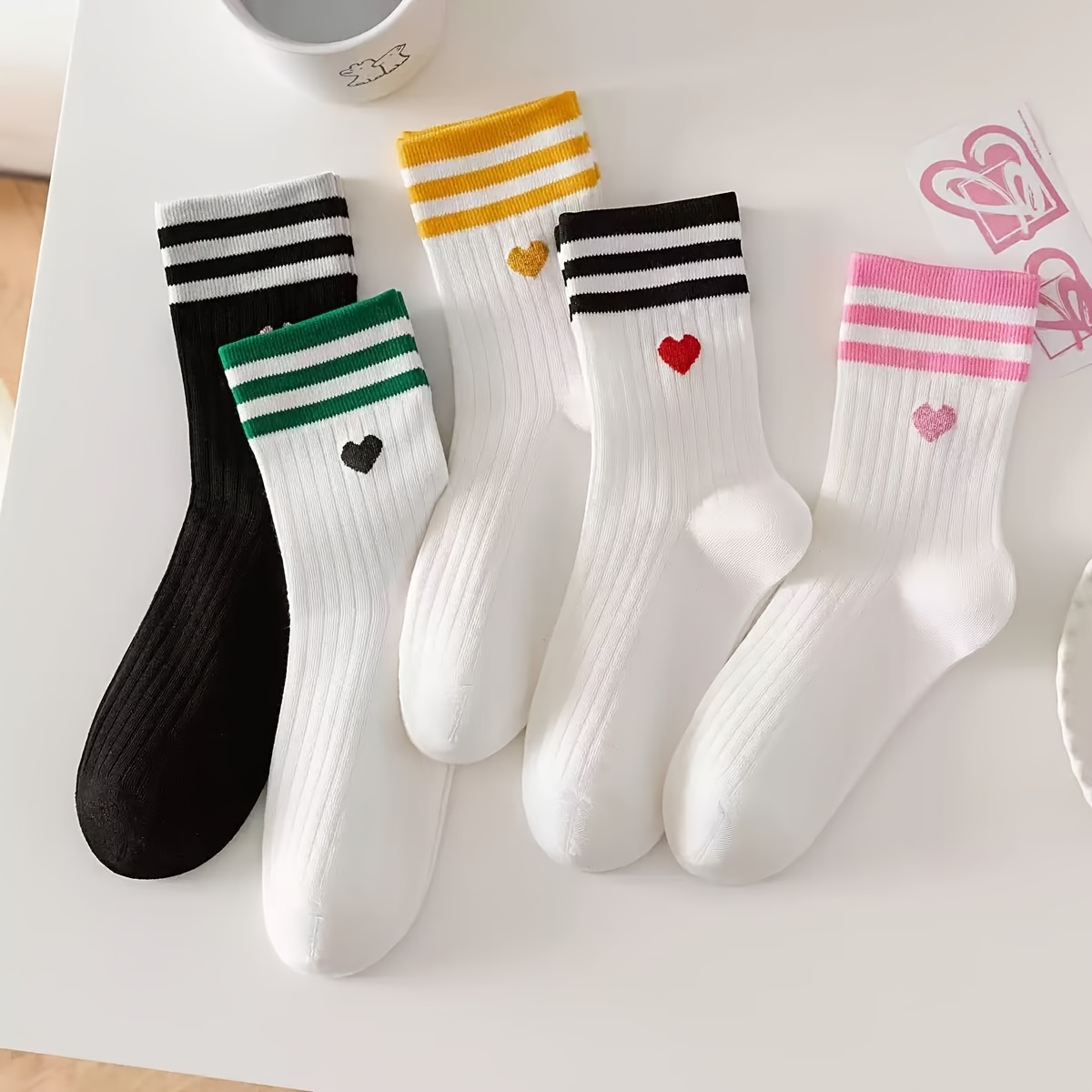 E-shop 5 Paar Damen Wadenhohe Socken mit Herz- Streifenmuster – Herz- & Streifenmuster geeignet für Freizeit, Sport, Freizeitkleidung –