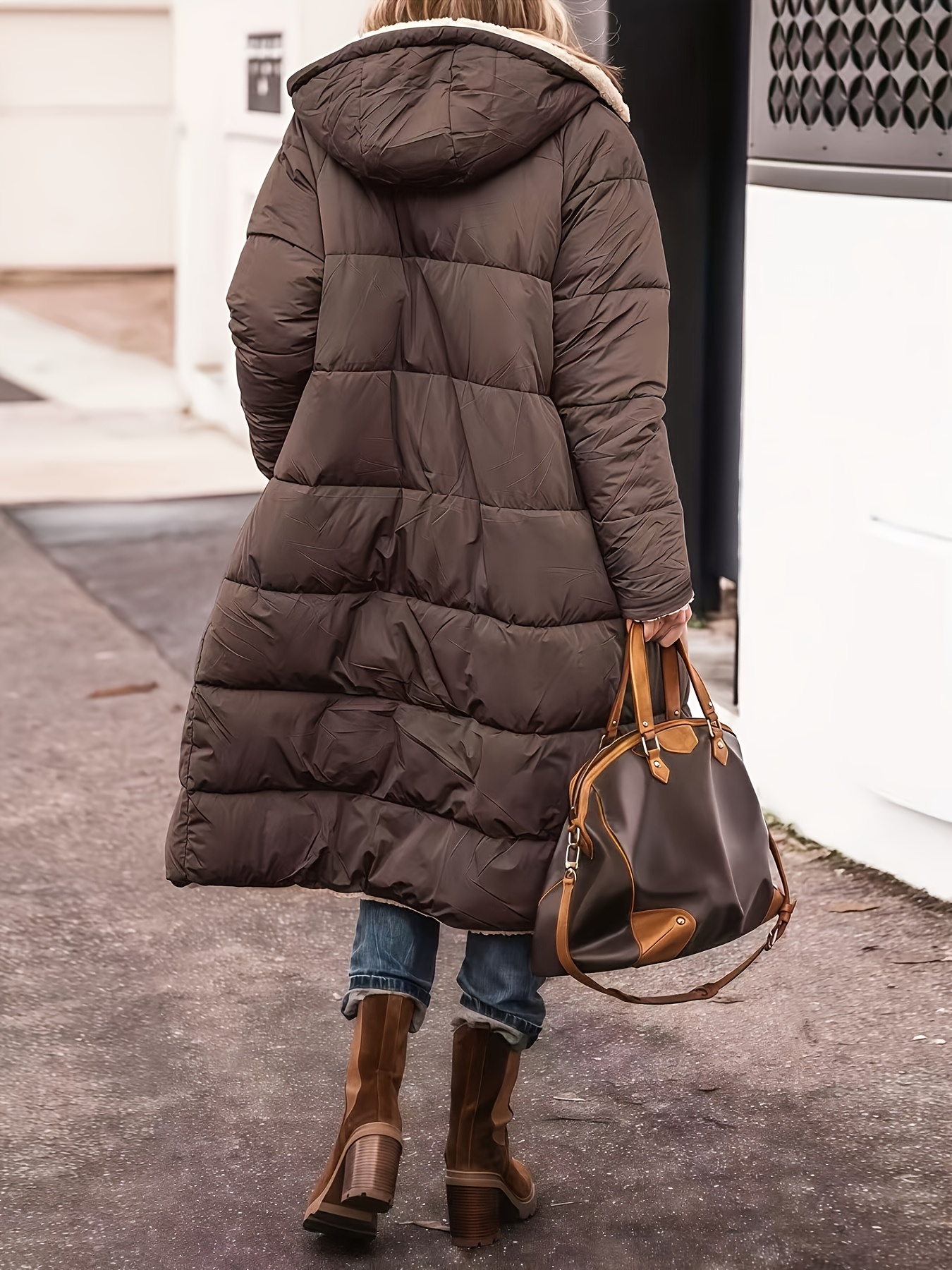 Nouveau Veste Réversible à Capuche pour Femmes d'Hiver avec Manches Croisées sur l'Épaule, Mantel Long Décontracté de Rue Extérieur pour Automne et Hiver, Trenchs D'hiver pour Femme, Blouson Élégant en Fourrure Synthétique Doublée Polaire Chaude - Style Urbain Contemporain