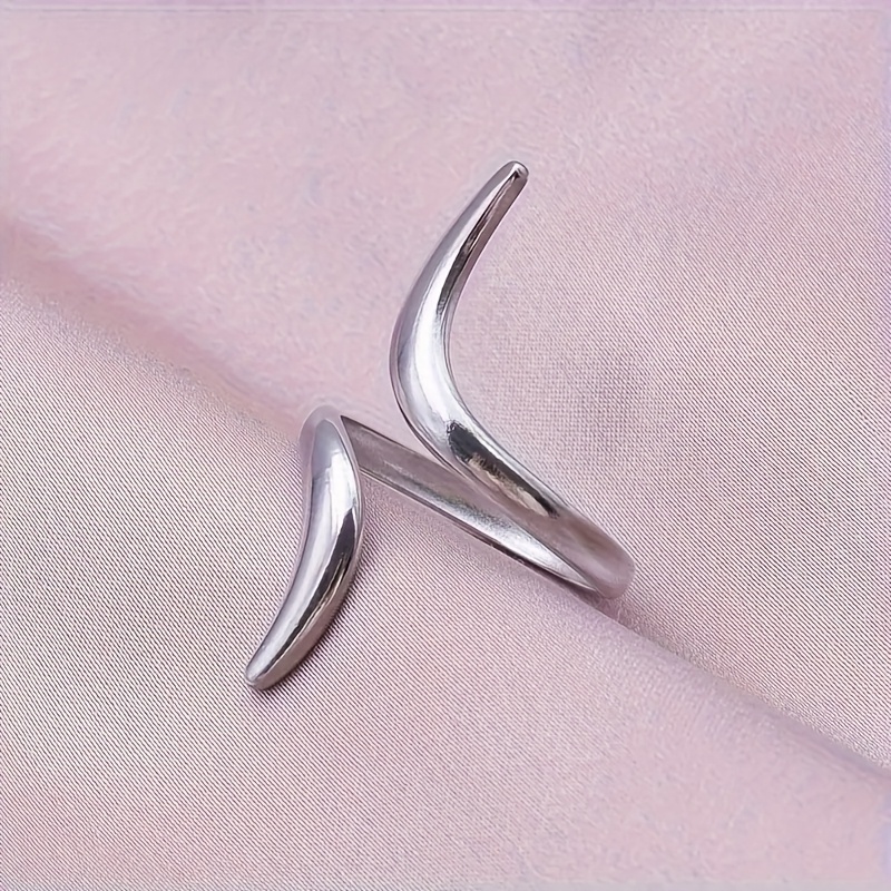 A Vintage Minimalist Made Of Stainless Steel, Featuring A Geometric Abstract Star Shape, Wear And Party Additions