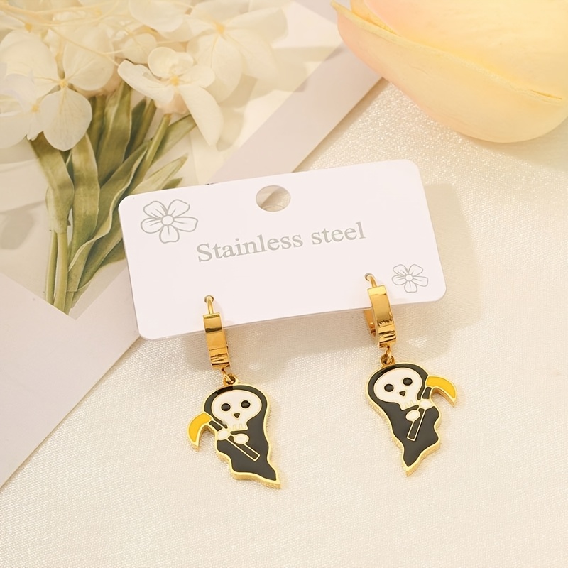Gothic Halloween Dangle Earrings with Skull Design