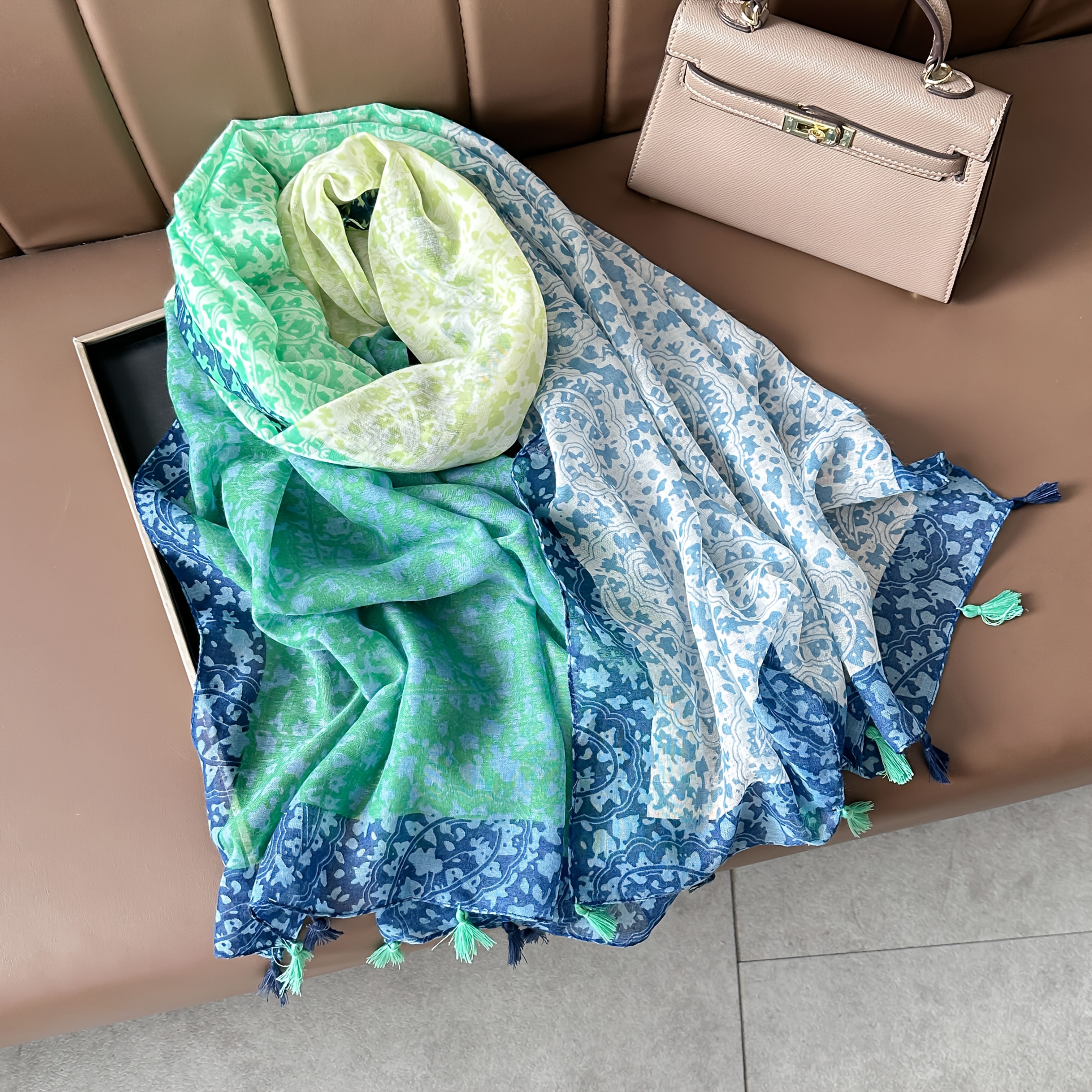 E-shop Ein hellgrünes und weißes, farblich abgesetztes, ultraweiches Tuch, geeignet für Frauen im Frühling und Sommer, ein dünnes Reisetuch, ein