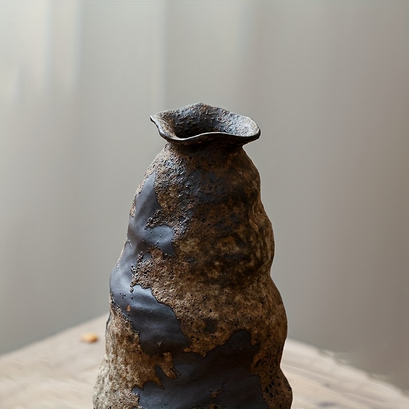 A Rustic-Style Home Decor Vase, Vintage Ceramic Vase, Suitable for Living Room Decoration, a Vase for Country-Style Living Room Decor, Farmhouse Tabletop Decoration