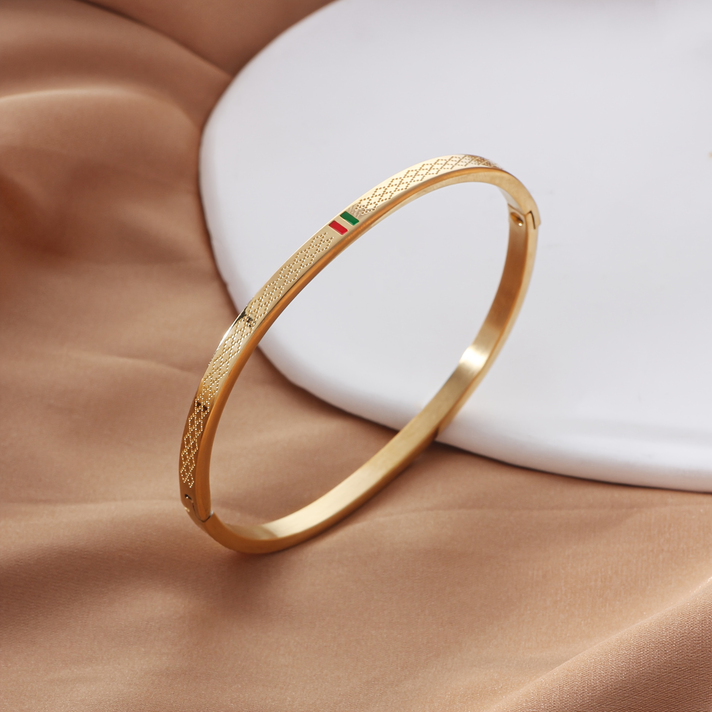 TEMU 1pc 18k Golden Plated Stainless Steel Bracelet, With Red And Green Striped Golden Elegant Bracelet, Engraved With Easy Texture Bracelet,