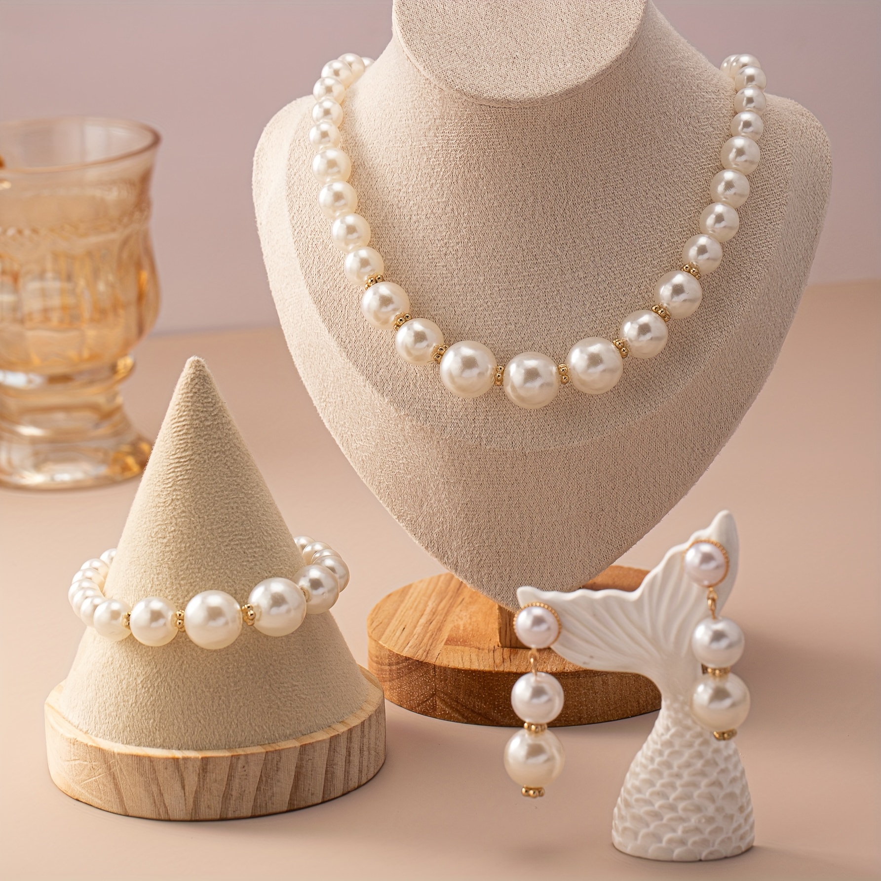 4pcs elegant artificial Women's jewelry set, featuring a vintage French classic style with luxurious design, including necklace, bracelet, a