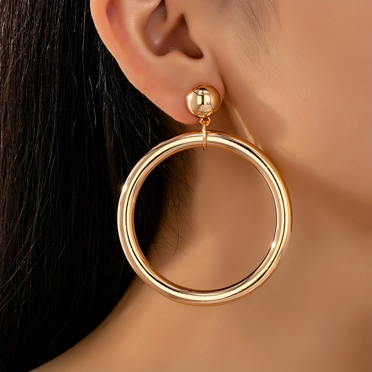 A Pair Of Fashionable And Unique Large Geometric Women's Earrings