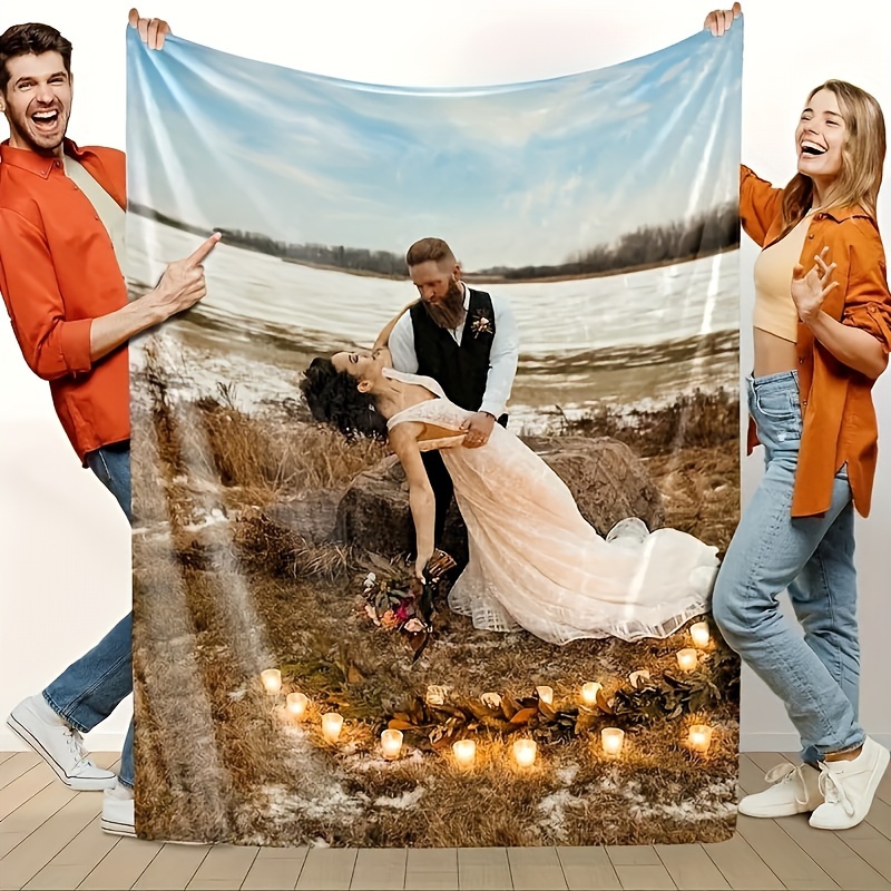 

Couverture en Flanelle Personnalisable - Personnalisez avec Vos Photos, Douce & Confortable pour Canapé, Lit, Bureau, Dortoir, Camping - Cadeau Idéal pour Couples, Famille, Animaux