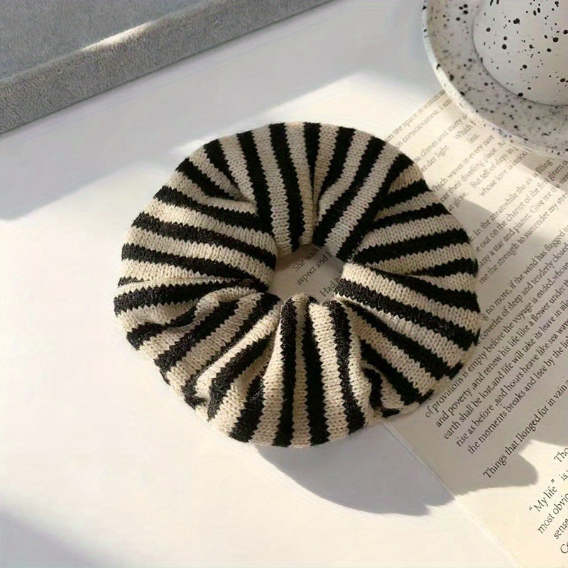 Image of 1pc Fashionable Autumn And Winter Large Hair Bands, -back Style Hair Ties, Bun Hair, Leather Band Hair Ties