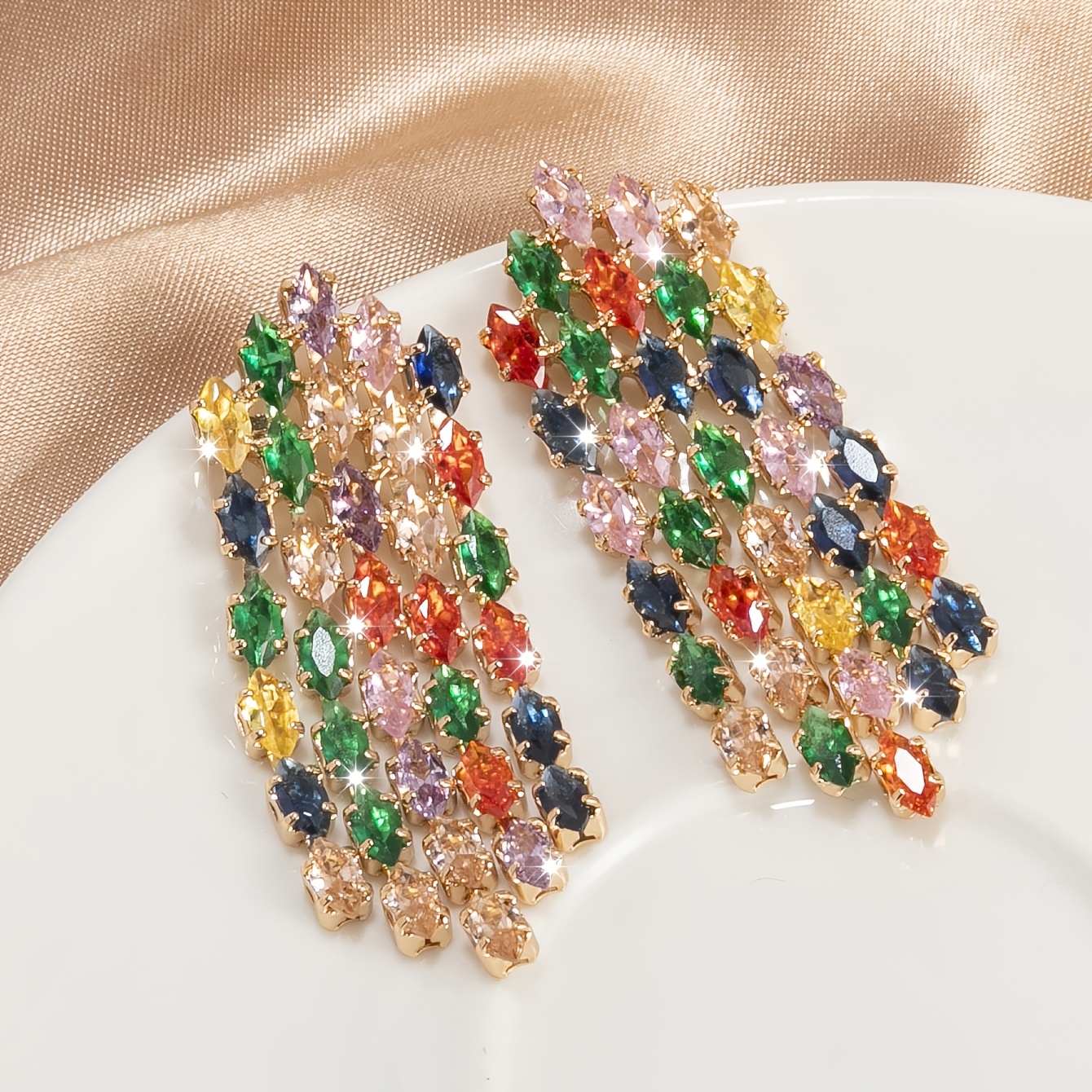 E-shop Luxuriöse Bohemian Style Damenmode Hängeohrringe, gemischtfarbene Marquise-förmige synthetische Zirkonia Kette Quastenohrringe, für , Party, ,