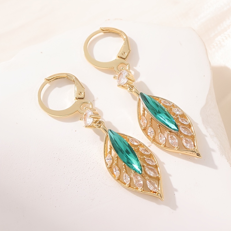 E-shop Damen Elegante Bohemian-Stil Goldene Blatt Ohrringe - Mit Grünen Blättern Verzierungen, Geeignet für den , Partys, Hochzeiten Büros als