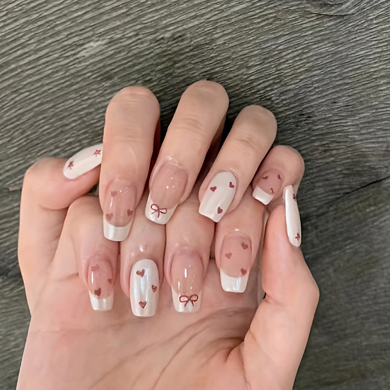 24 heart shaped   on nails along with a nail file and a jelly   Product details 0