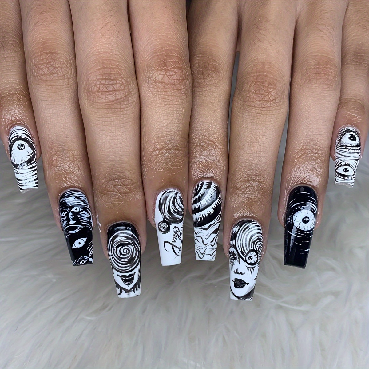 

24pcs Halloween Press-on Nails Set - Medium , Black & White Horror Comic Designs For Hands, Feet & Nail Care, Wearable, Nail Stickers