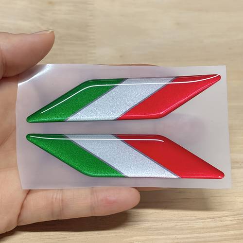 due adesivi riflettenti 3d per moto e auto