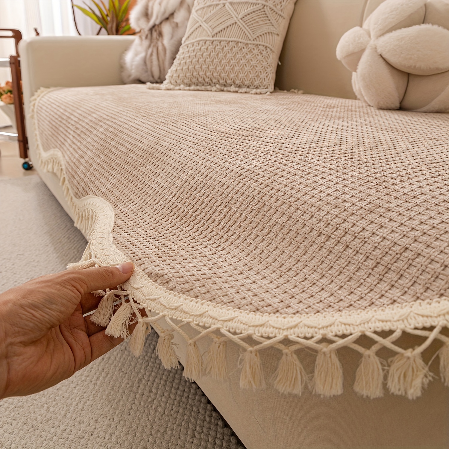 1pc of Uniquely Shaped Tassel Short Plush Non-Slip Sofa Cover, Pet-Friendly Non-Slip Sofa Protector, Suitable for 1/2/3/4 Seat Sofas - Comfortable Home Decor for All Seasons