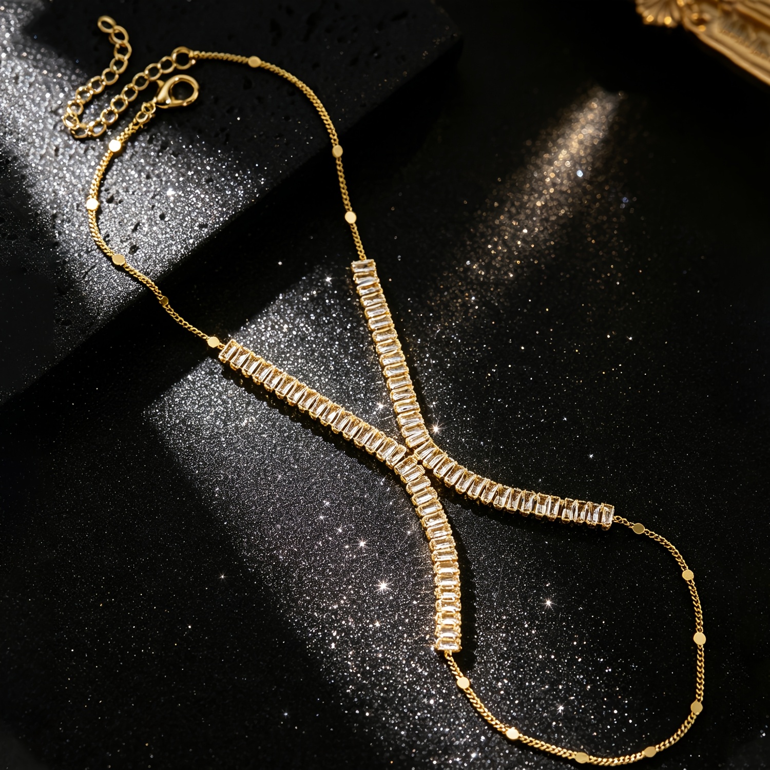 Exquisite Light Luxury Cubic Zirconia-set Finger Bracelet