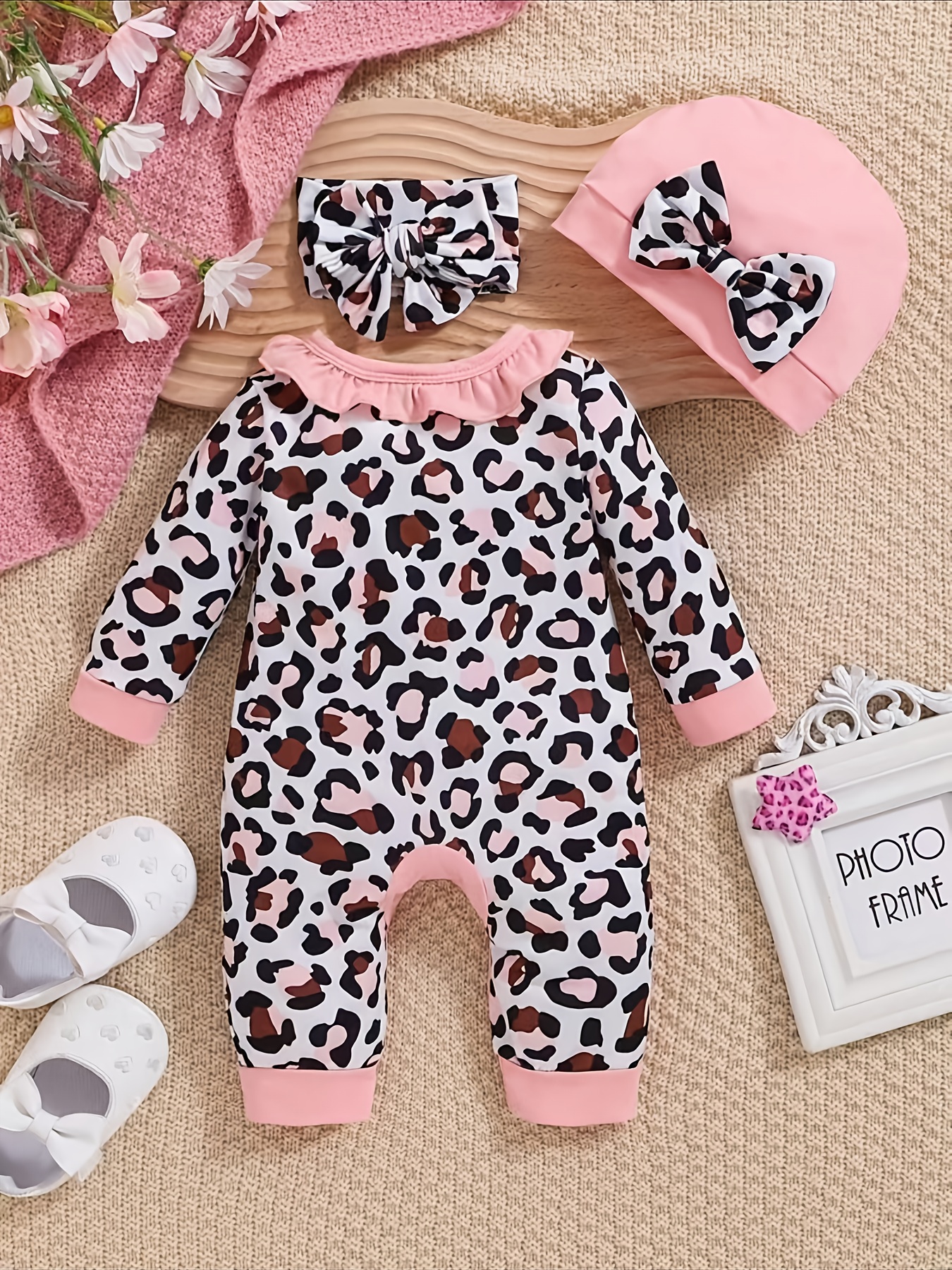 Rompertje met luipaardprint en letterpatroon voor baby meisjes, inclusief mutsje en haarband, geschikt voor herfst/winter Y300024, voor buiten.