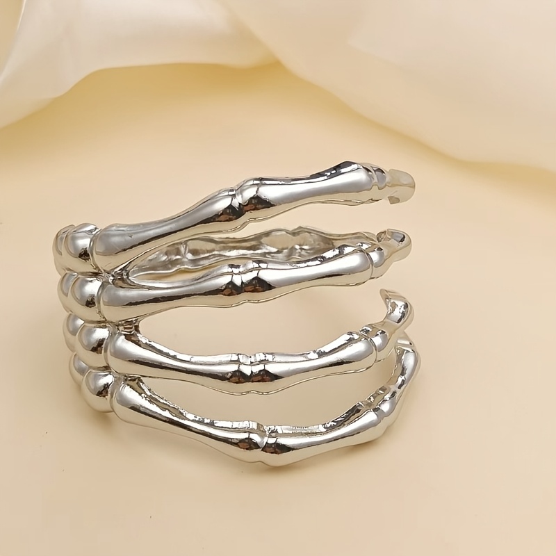 TEMU A Hollowed Out Retro Skull Claw Bracelet Suitable For Men And Women