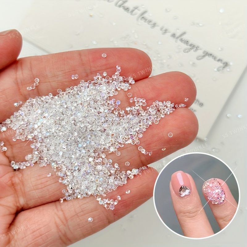 

1440 Pièces de Strass AB Blancs de Tailles Mixtes, Pierres Plates en Résine, Pierres de Verre Étincelantes, Décorations pour Nail Art Pour Bricolage et Beauté des Ongles