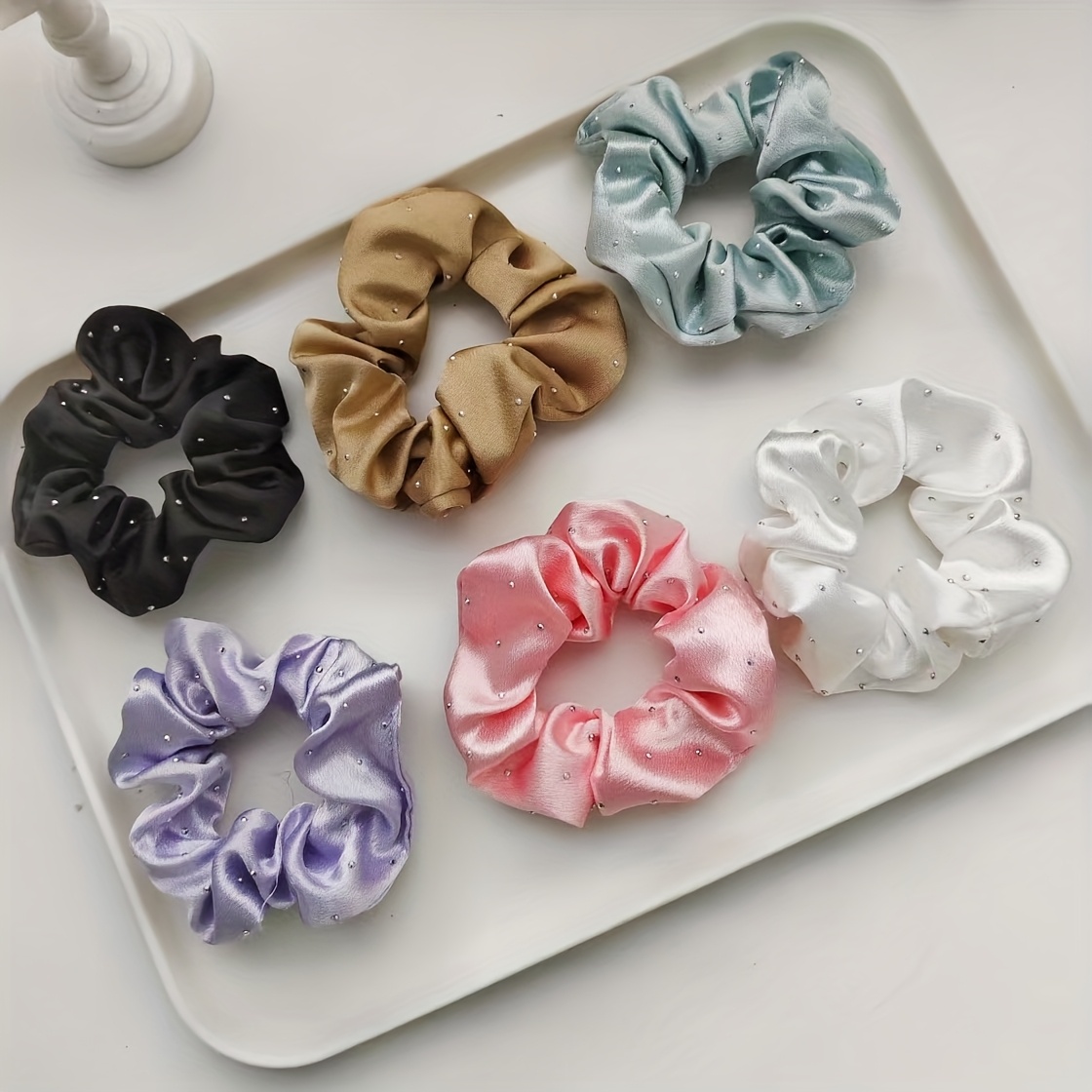 E-shop 6 Stk. modische einfarbige Satin-Haargummis in Wassersatin-Optik für Damen, Party-Haar-Accessoires
