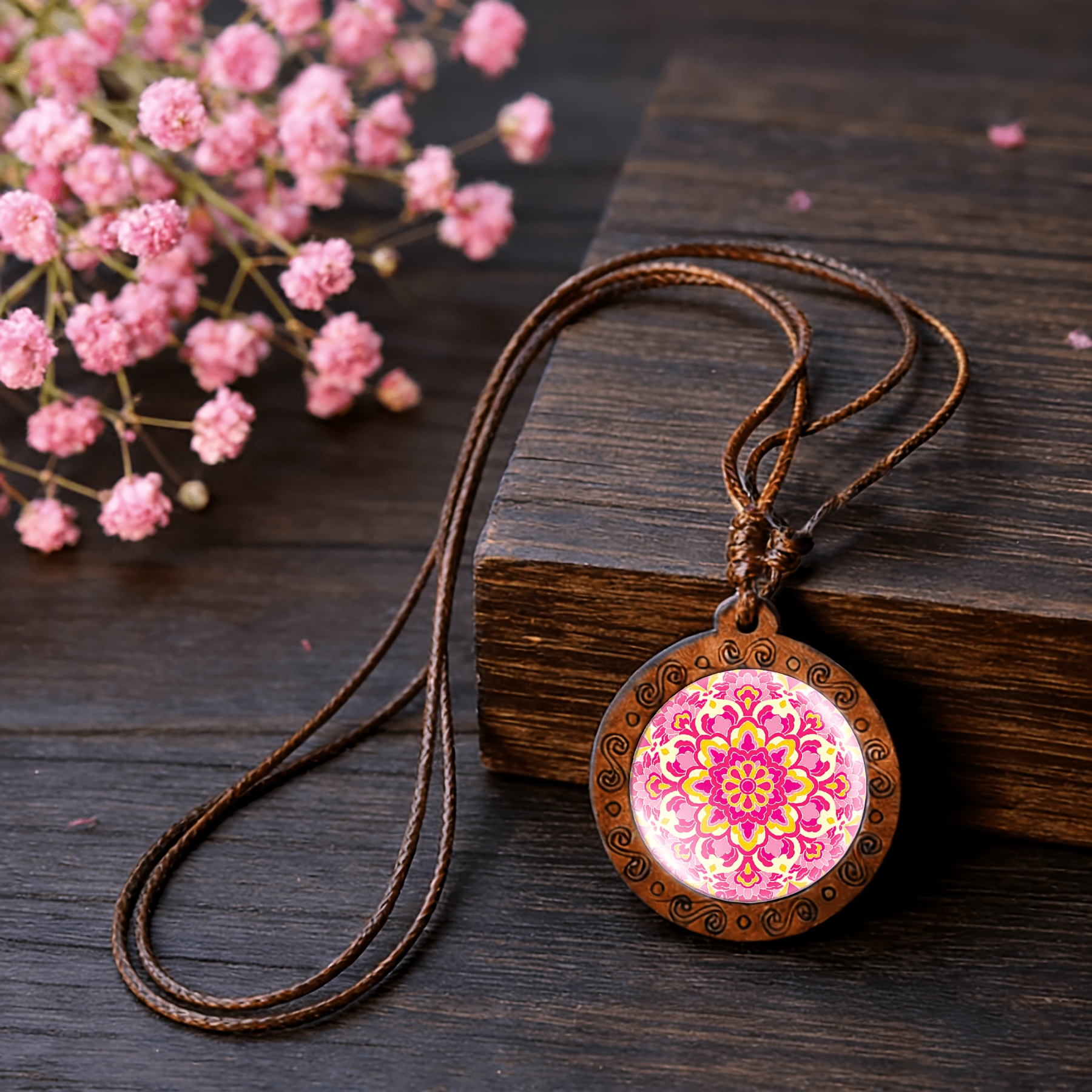 Women's Handmade Retro Gem Inlaid Round Necklace