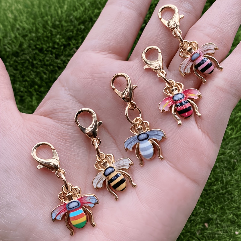 5pcs Cute And Stylish Keychains, Versatile Backpack Accessories, Phone Keychains, Pet Charms, Creative And Novelty Pendants, Holiday And Birthday Gifts, Style To Your Keychain