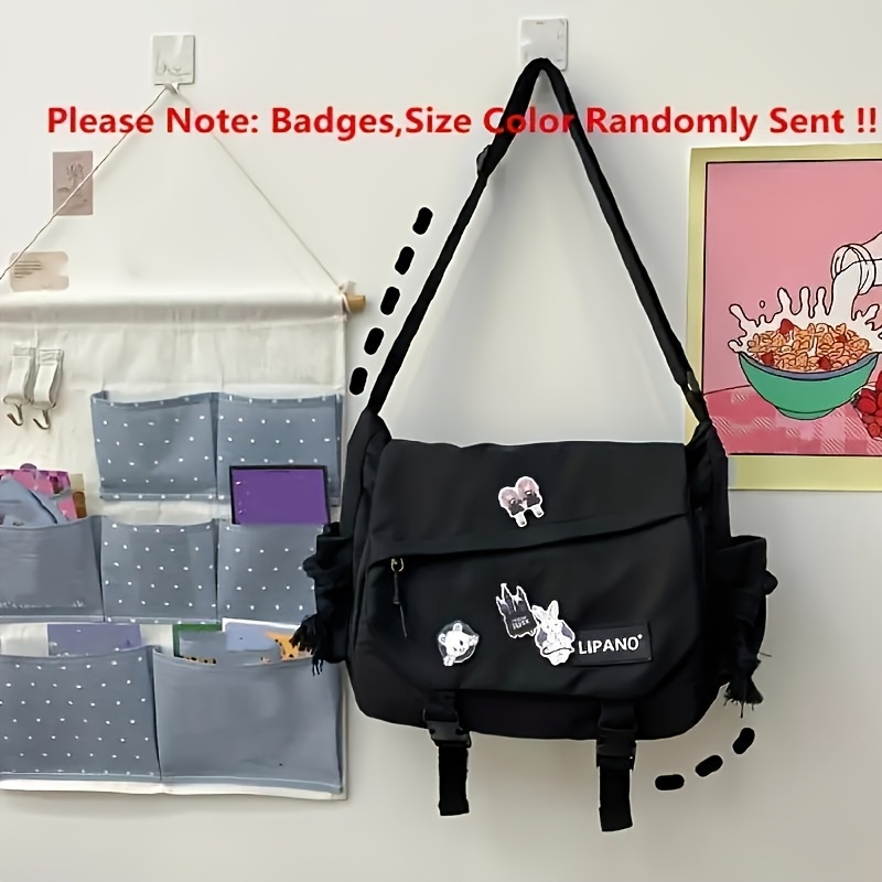 fashion   messenger bag mit abzeichen-dekoration, harajuku-stil studentenrucksack mit großem fassungsvermögen, leichte reisetasche für die schulter, ihr eigener rucksack, dieser süße rucksack ist   für sie. er hat mehrere   und ist geräumig [zufälliges abzeichen]