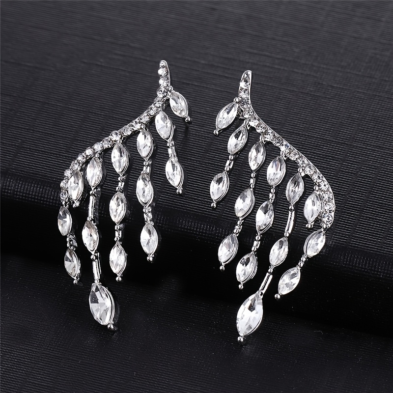 Image of A Pair Of Exquisite And Delicate Horse-eye Wing Tassel Earrings, Elegant And Luxurious, Suitable For Women To Wear At Banquets, Parties, Weddings, Or Dates, Or As A Precious Gift