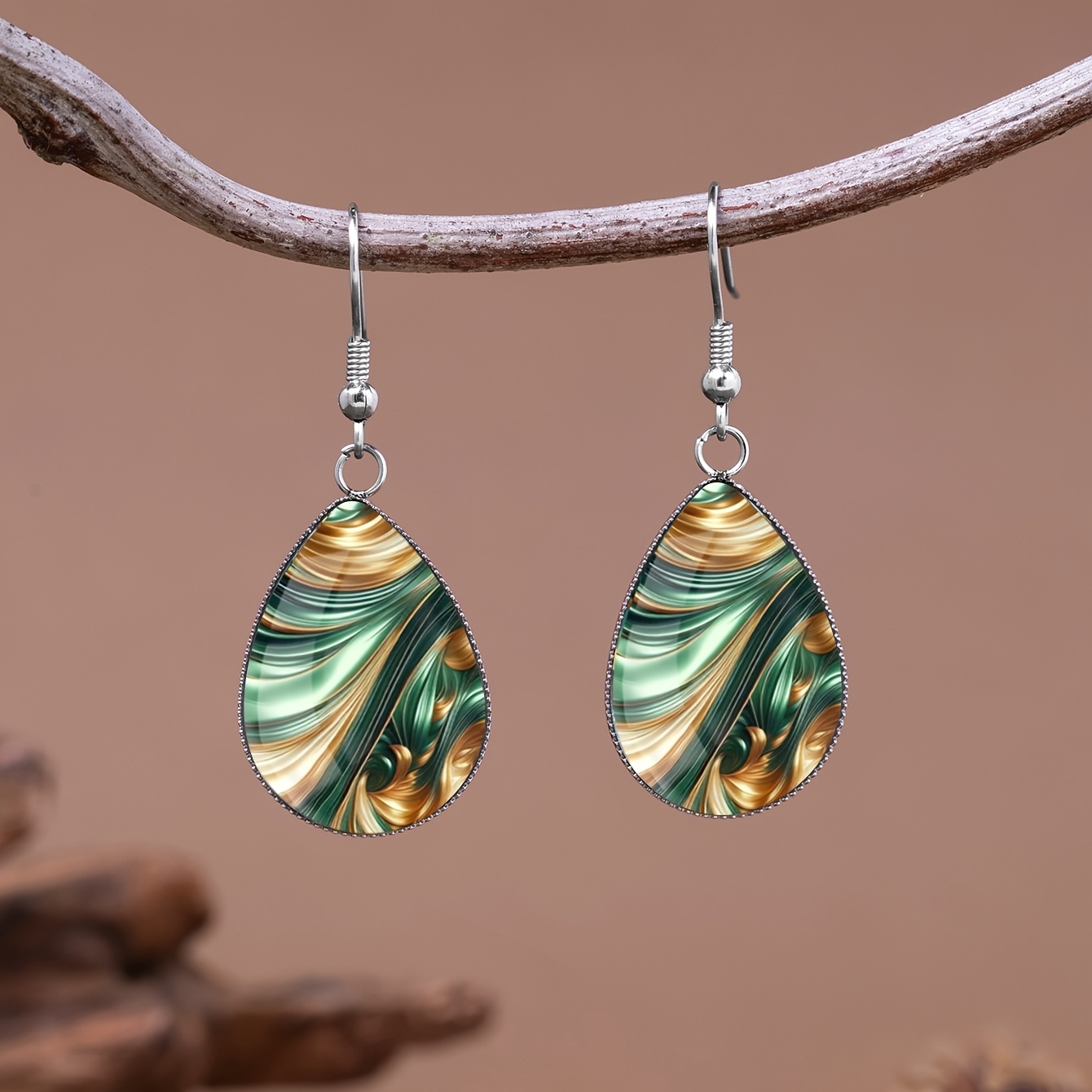 1 Pair Of Green And Golden Wave-patterned Steel Teardrop-shaped Earrings, Elegant And Jewelry For Men And Women, Suitable For Daily Wear And Vacations, New Year's Gift