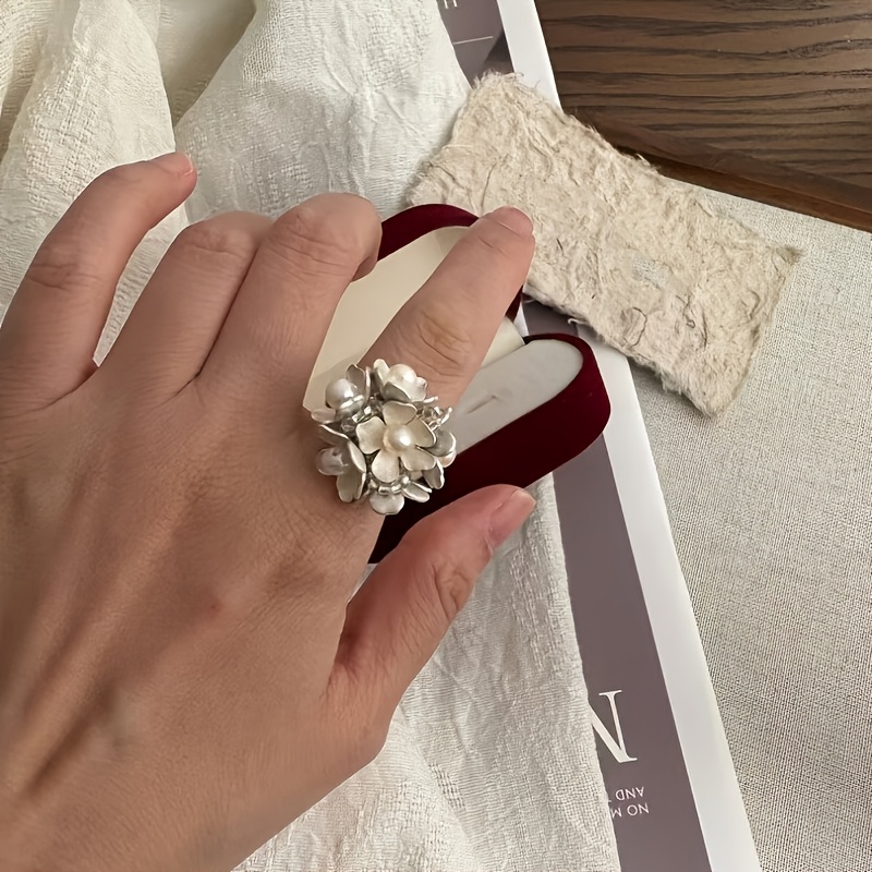 Niche Floral Cluster Ring, Instagram-Style Gift