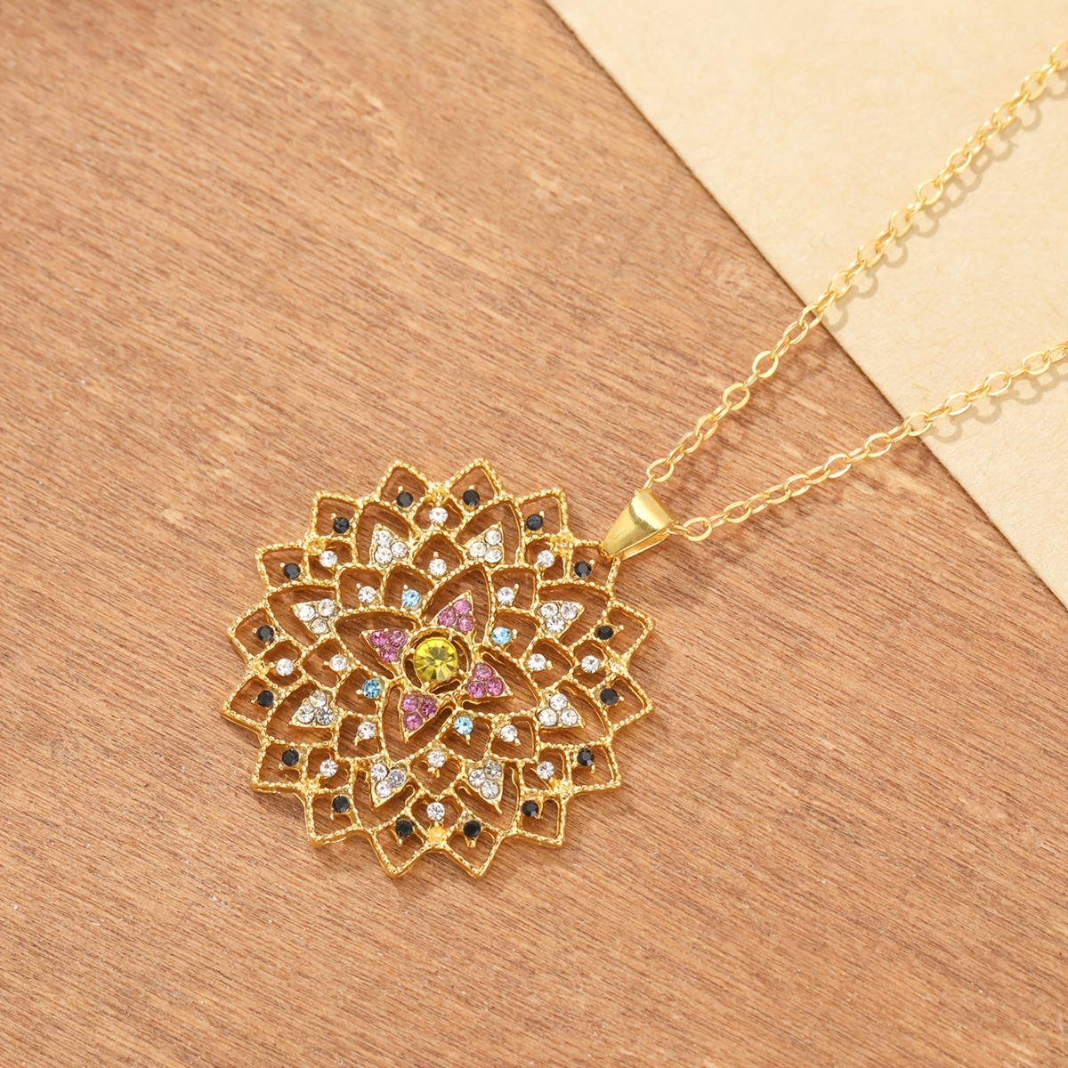 TEMU Collar elegante de estilo bohemio con colgante de adornado con detalles de circonita sintética colorida, collar con colgante para mujer para