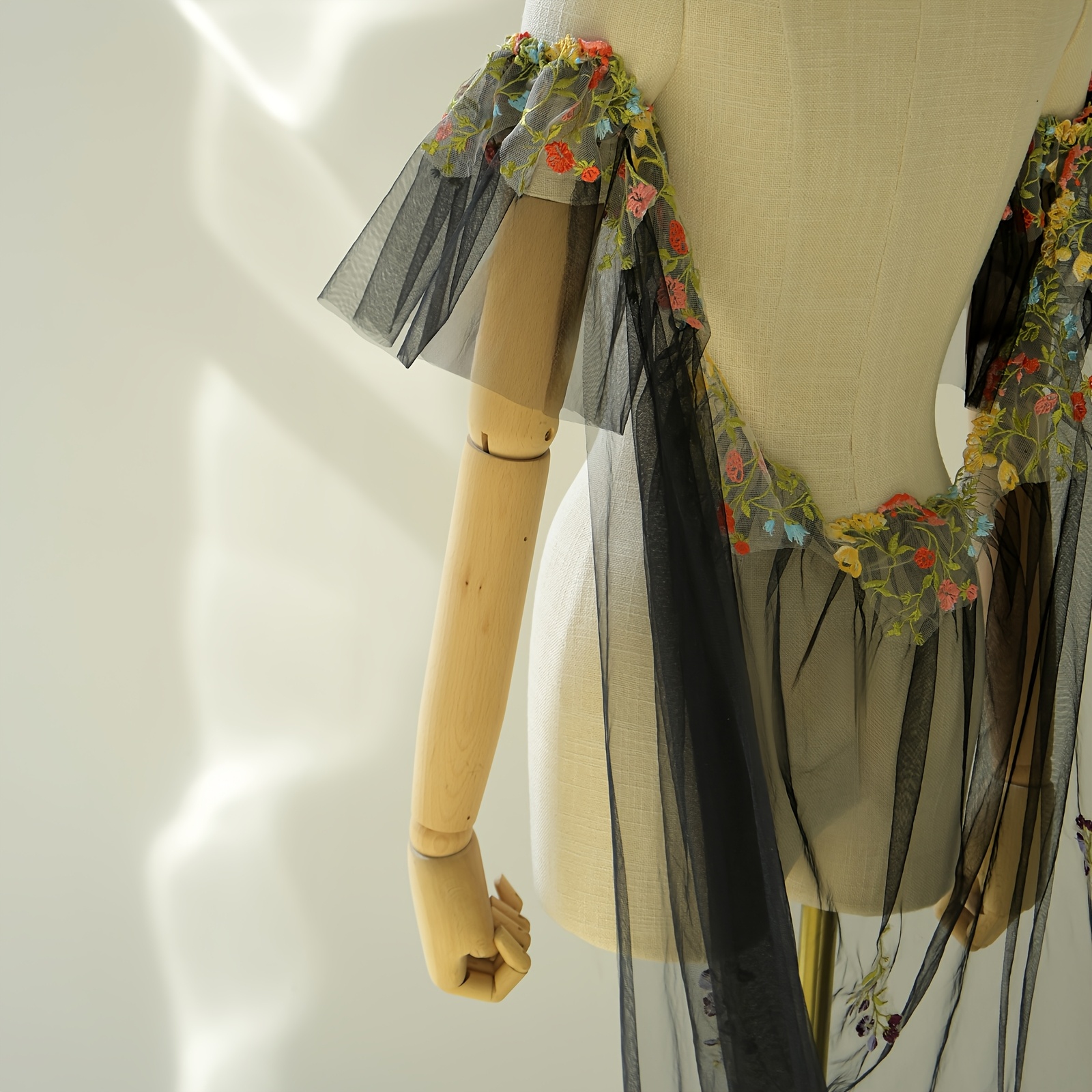 Элегантная черная свадебная накидка с яркой кружевной отделкой и рукавами, модный свадебный аксессуар, ручная стирка только, детали 3