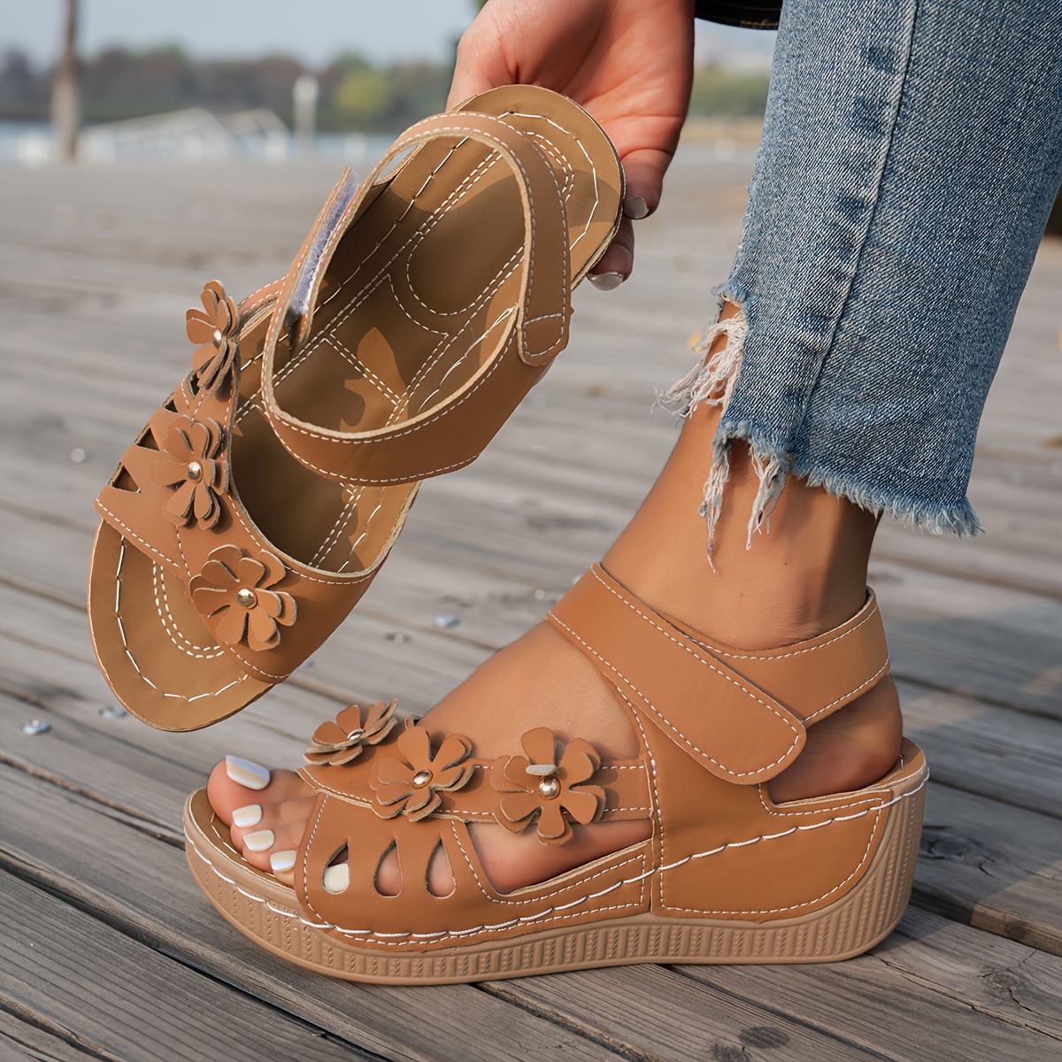 TEMU Nouvelles sandales compensées femme d'été décontractées de couleur unie - Semelle épaisse rehaussante, décor floral frais et rajeunissant,
