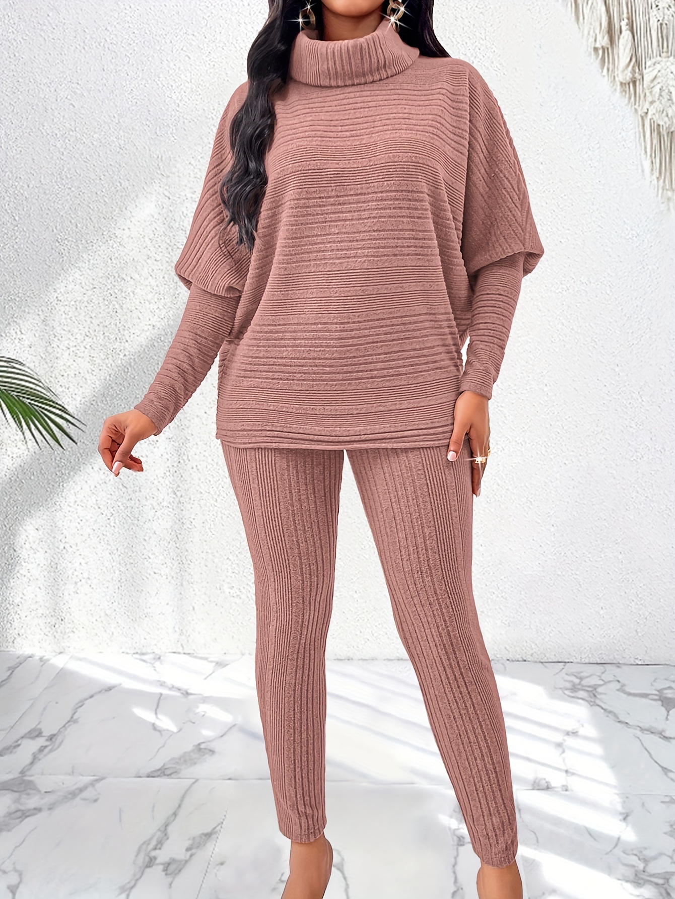 Close-up of the stand collar and knit texture, image 2