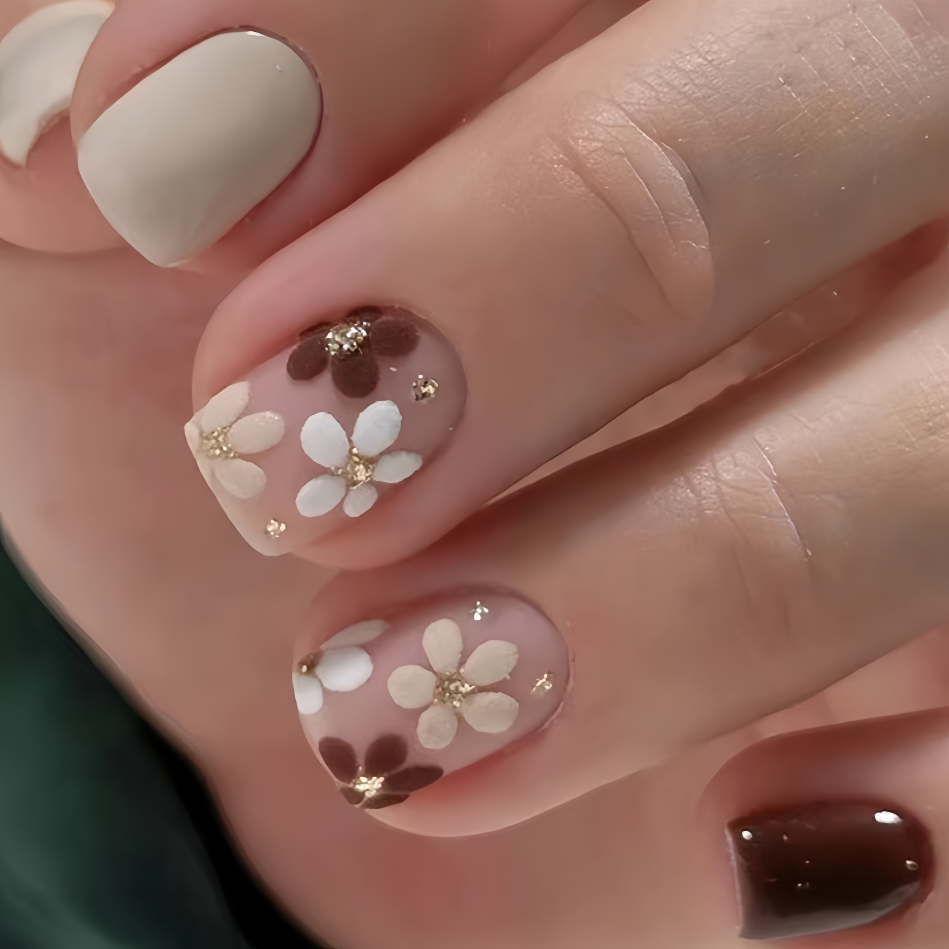 

Brown Artificial Nail Tips With Floral Pattern, Short Ballet Shape, Removable And Reusable, Autumn Winter Nail Art