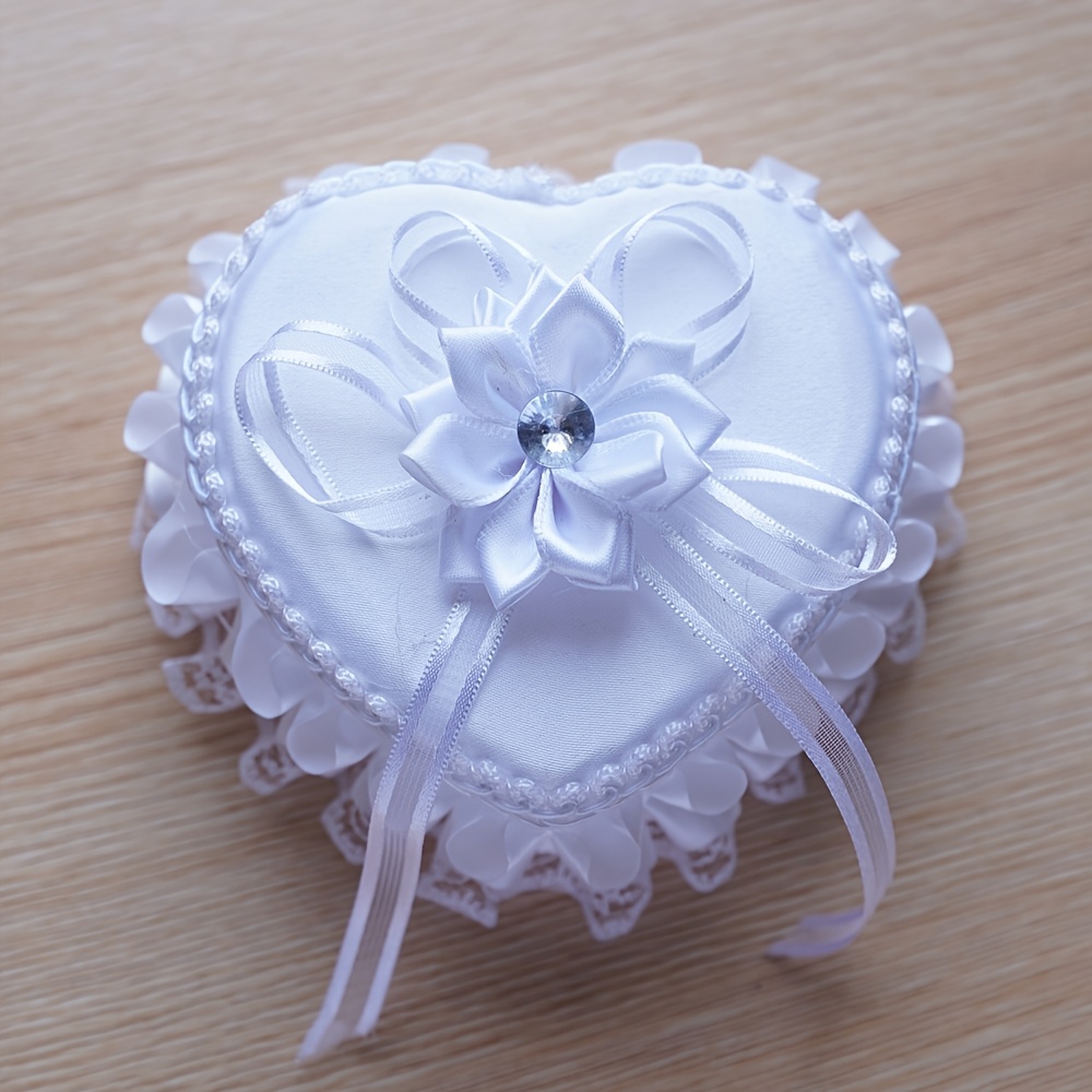 Romantic Heart-shaped Ring Box With White And Sparkling Diamonds For Brides And Bridesmaids. Features A Jute Lace Ring Holder, Storage Box, Wedding Ring Organizer